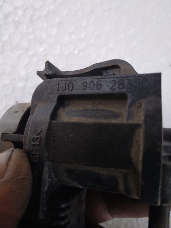 Supapa Vacuum Seat Alhambra 1.9 An 2007 Cod piesa : 1J0 906 283 C