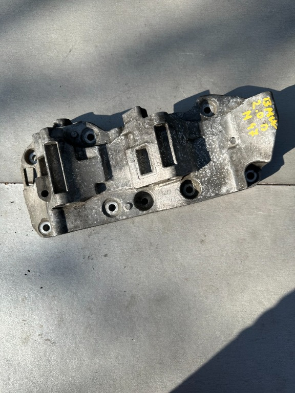 Suport accesorii alternator Bmw Seria 3 E90 2.0 D cod 1116850686305 an 2006 - 2013