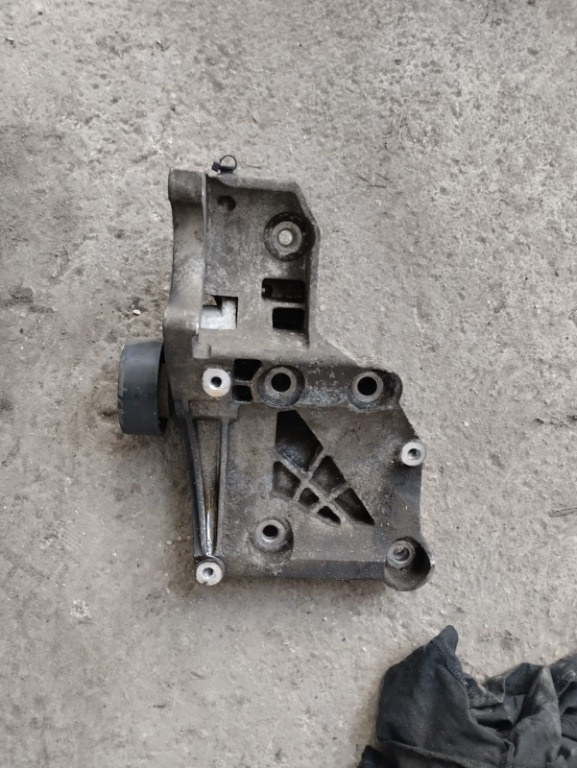 Suport Accesorii Alternator cu Rola Intinzatoare O