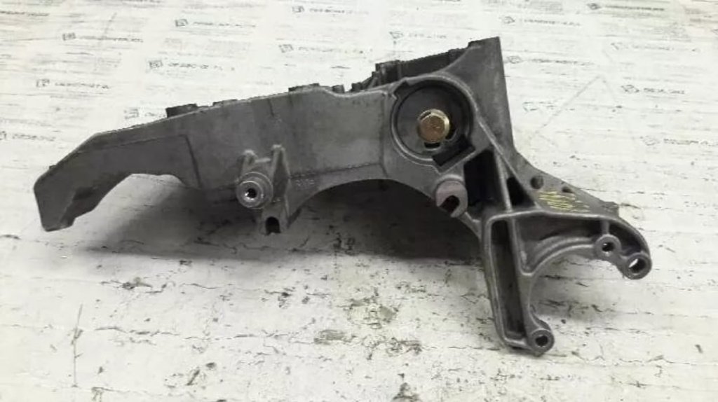Suport accesorii F9Q cod piesa din dezmembrari Renault Trafic motor f9q cod 8200183234 euro 3