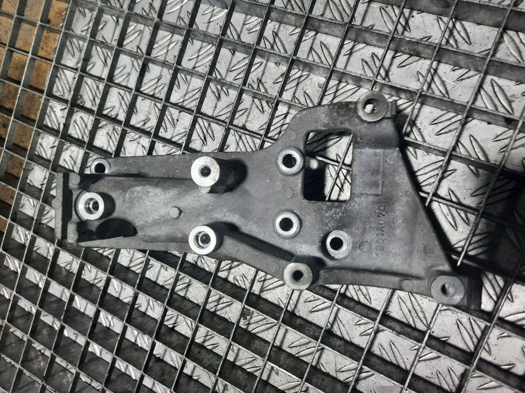 Suport accesorii Mitsubishi 1.8 diesel cod 1801a070