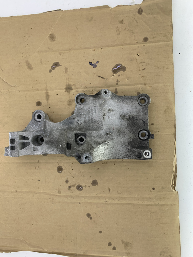 Suport accesorii VW PASSAT B6 BLS 2005-2010 038903143AF DezP: 26581