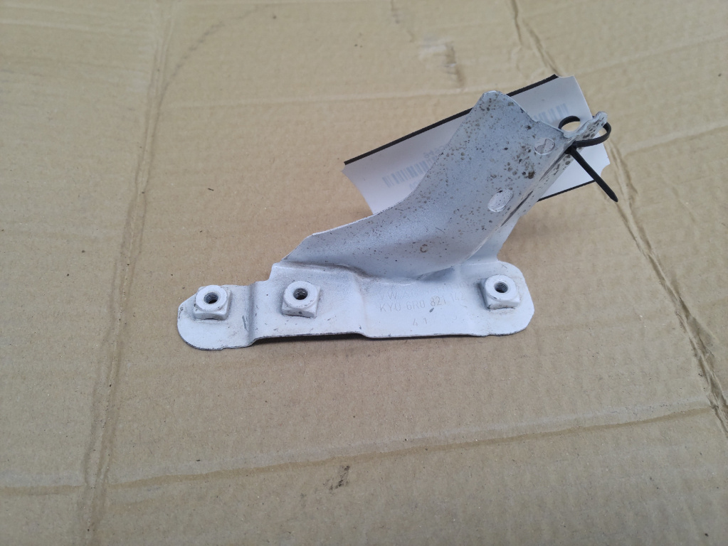 Suport aripa dreapta fata Volkswagen Polo 6r an 2011 cod piesa 6r0821142