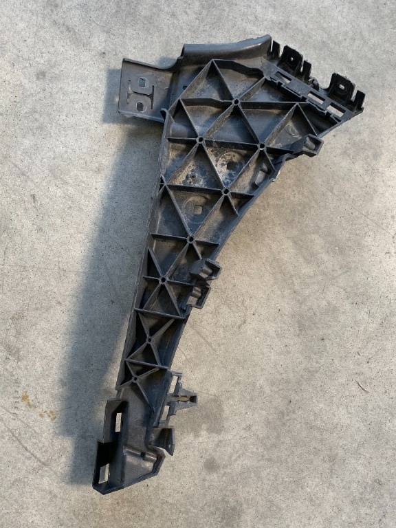 Suport aripa stanga fata Audi Q7 cod 4L0807283