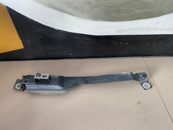 Suport aripa superior stanga VOLVO XC60 2018-2021 31424580