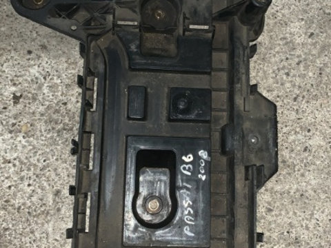 Suport baterie VW Passat B6 1.9 TDI BXE 1K0915333C