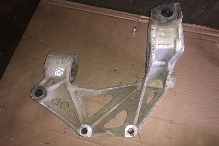 Suport brat spate stanga Volkswagen VW Polo 4 9N [