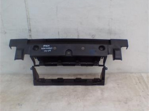 Suport central din plastic prindere bara fata Land Rover Discovery 2 An 1999-2004cod DQO000080