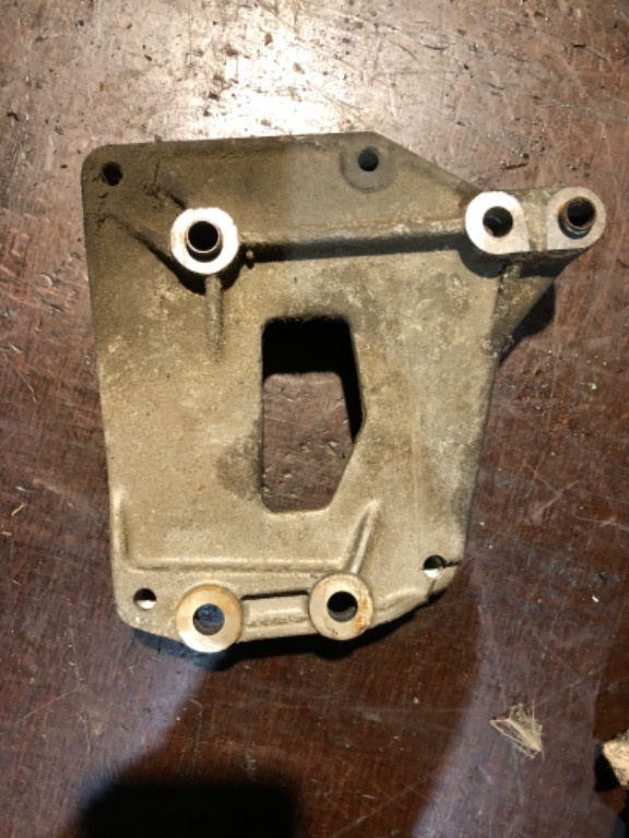 Suport compresor ac Fiat Punto Lancia Ypsilon 1.3 multijet cod 73501350