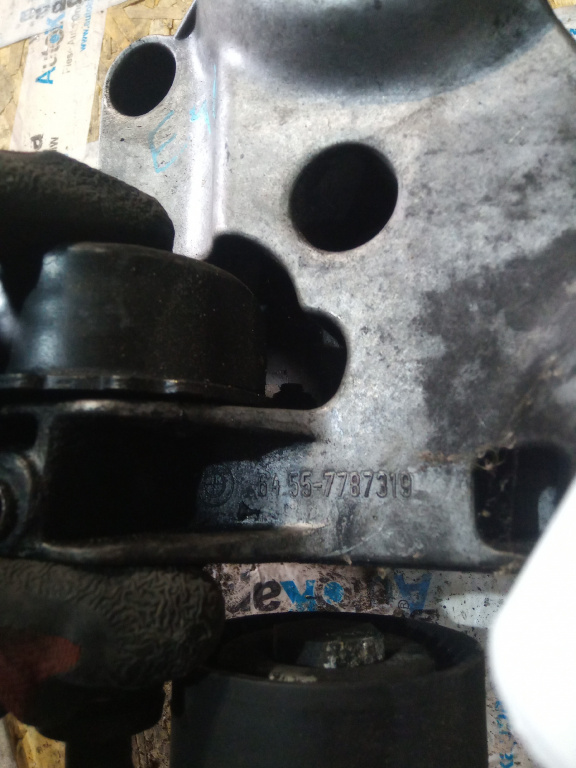 Suport compresor aer conditionat Bmw Seria 3 E46 an 2002 M47 cod piesa 7787319