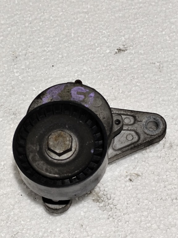 Suport cu rola intinzatoare Audi A4 B9 2.0 tdi 04L903315