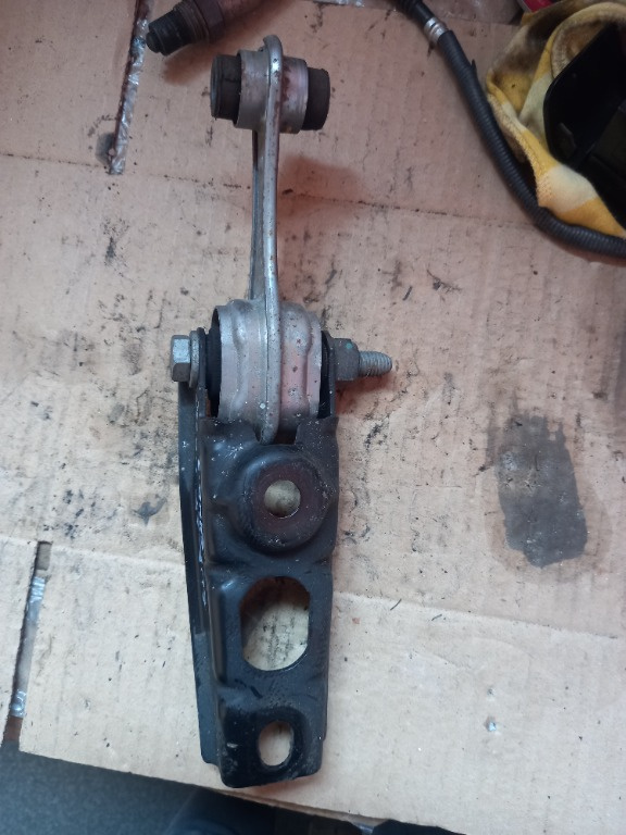 Suport cutie viteze Dacia Sandero 2 1.0 SCE cod produs:113606969R