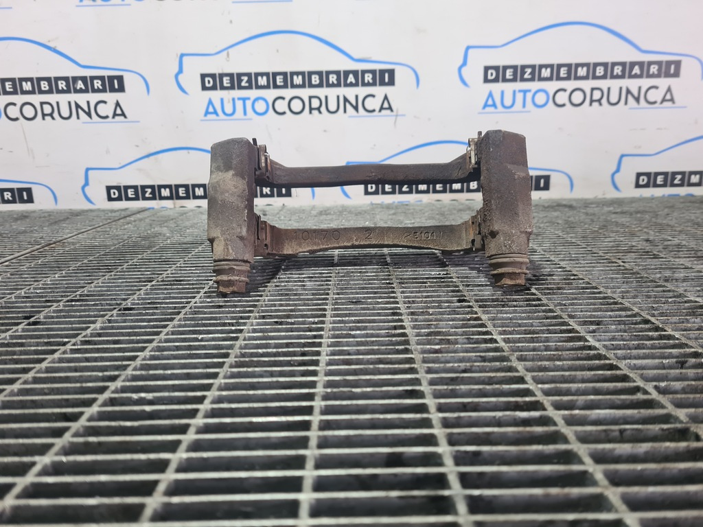 Suport etrier stanga fata Jeep Cherokee V 2.0 2013 - 2017 Manuala 6 Trepte SUV 4 Usi