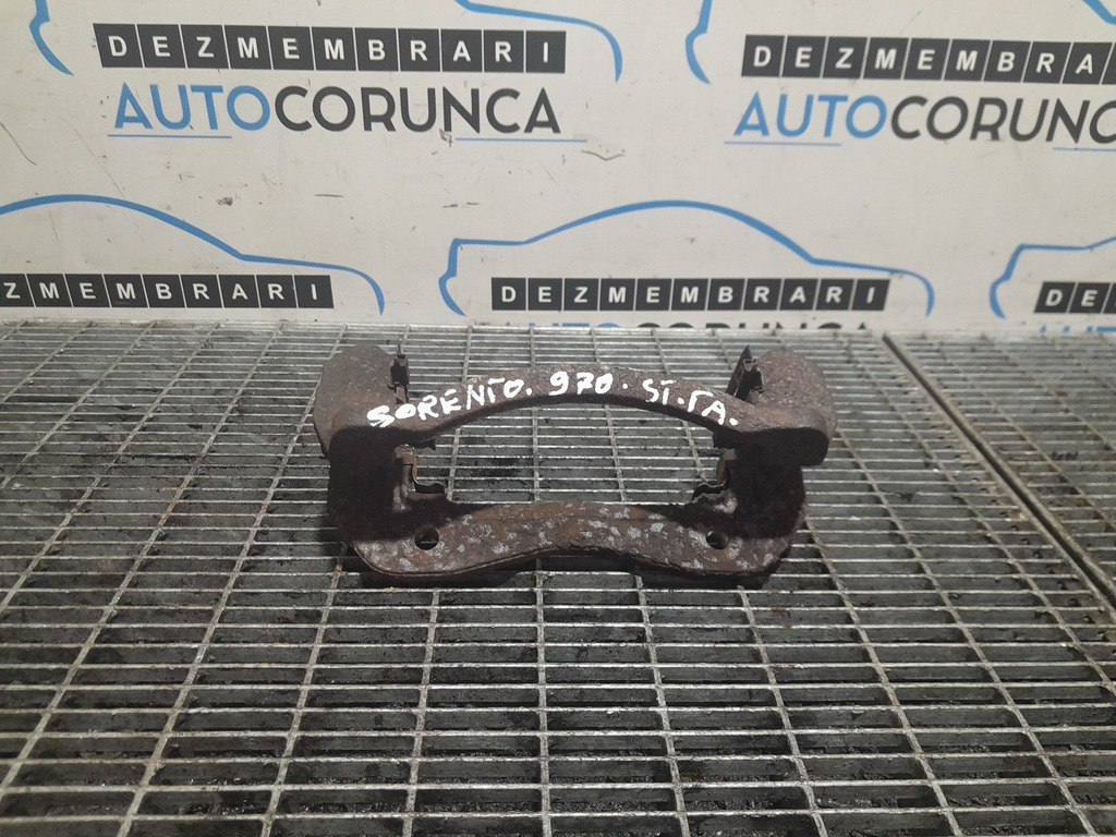 Suport etrier stanga fata Kia Sorento 2.5 D 2002 - 2009 Manuala 5 Trepte SUV 4 Usi