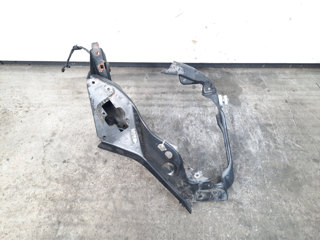 Suport far dreapta, Mercedes CLS (C219) (id:463044)