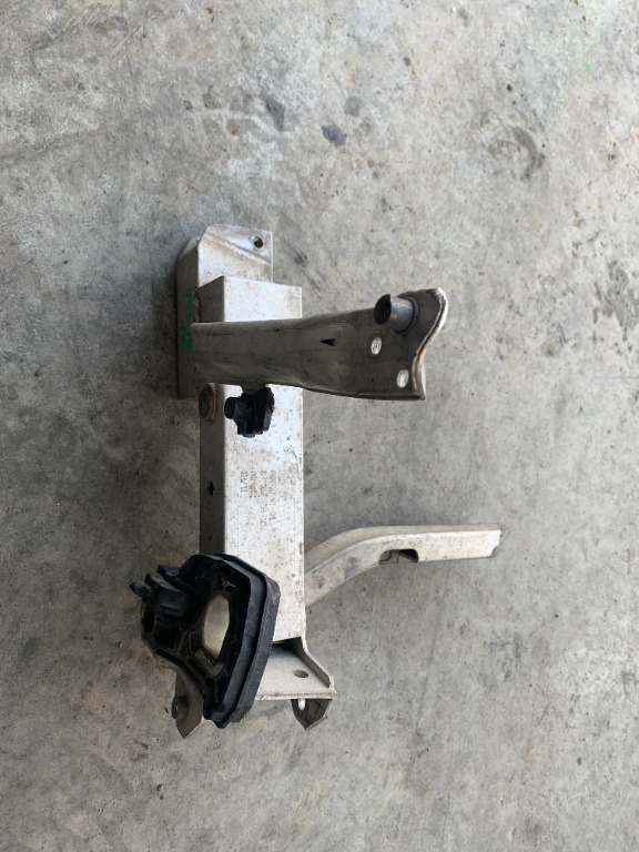 Suport/intaritura stanga Bmw seria 7 F01 M paket 8051040