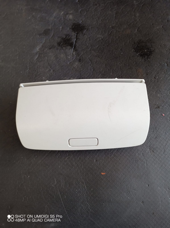 Suport interior ochelari de soare, VW PASSAT B6, 2006 - 2015 COD - 1K0868837E