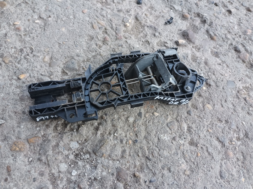 Suport maner aluminiu dreapta spate passat b6 combi an 2007