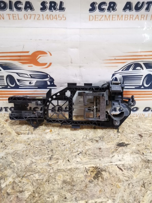 Suport maner interior dreapta față Volkswagen Passat B6 3C0837886J