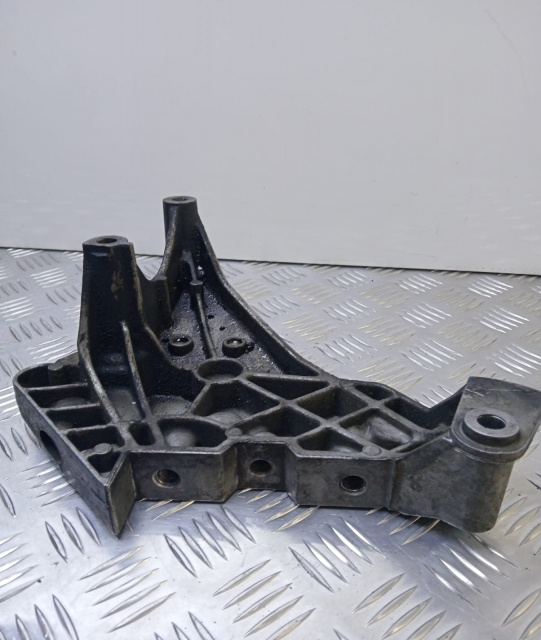 Suport motor 03g199207e Volkswagen VW Pa