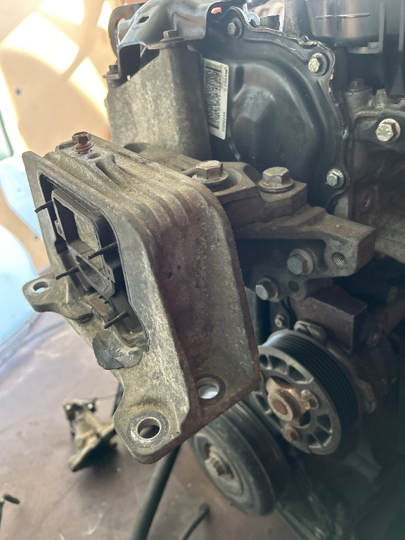 Suport motor 2.3 dci 112108180r Renault 