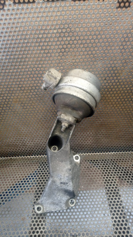 Suport motor Audi A4 Avf 1.9 Tdi 2002 8E0 199 307-A