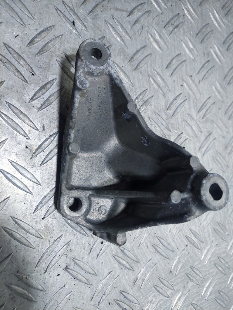 Suport motor Dacia Duster Logan 1.0 TCE an 2020 cod 117107507R