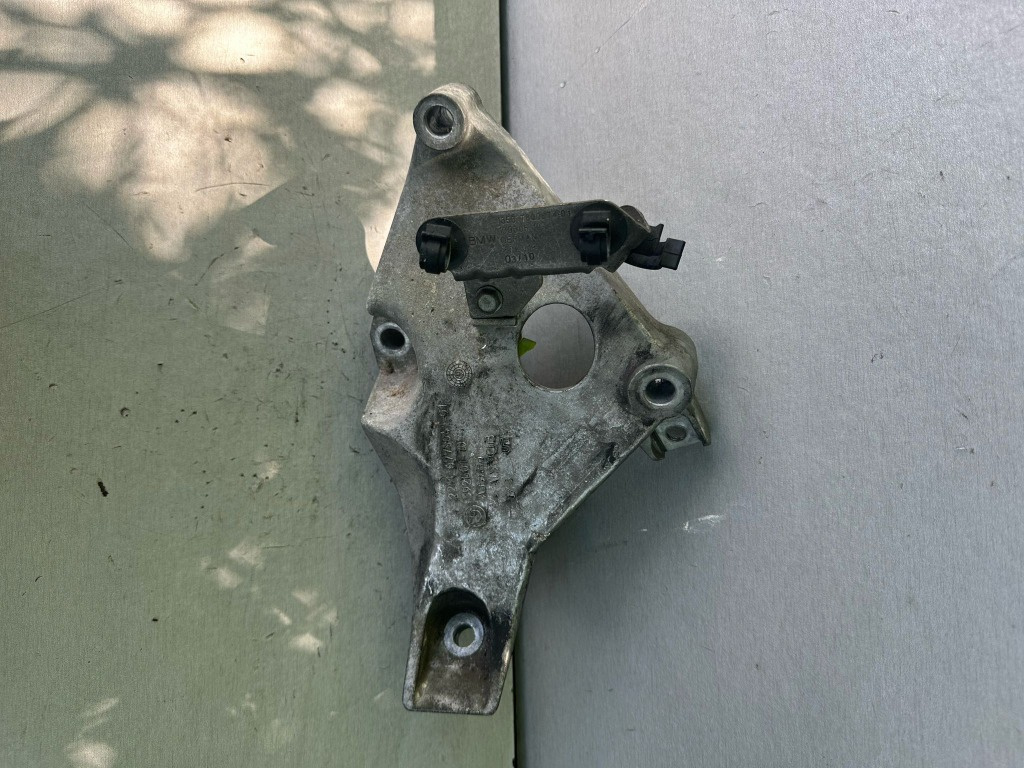 Suport motor dreapta BMW Seria 1 E87 2.0 D cod 2211677504101 an 2011 - 2016
