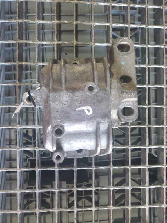 Suport motor dreapta ( in partea cu distributia ) 
