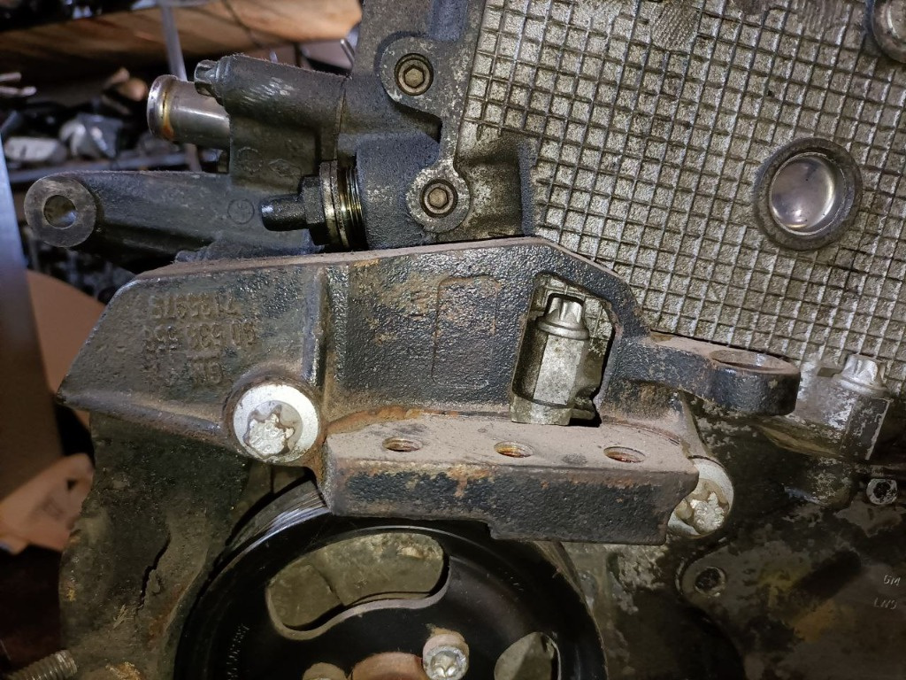 Suport motor dreapta Opel Zafira A 2.0 DTI cod 7135979