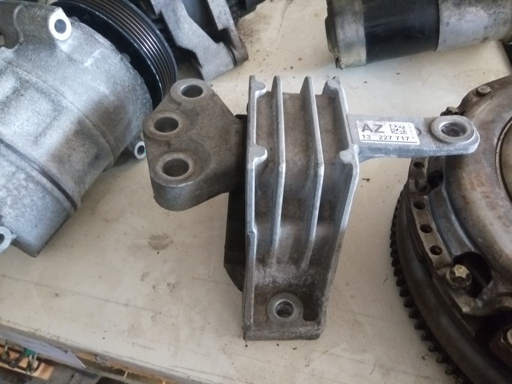 Suport motor Opel Insignia 2.0 CDTI cod 113227717