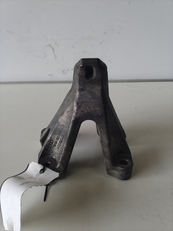 Suport motor stanga Audi A5 an 2008 CAMA cod piesa 8K0199307AQ