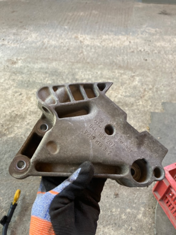 Suport motor vw golf 7 1.6 tdi clh cod 04l199207