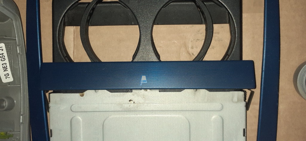 Suport pahare cu carbon albastru vw golf4 și bora