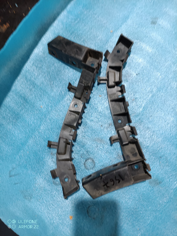 SUPORT PLASTIC STANGA SAU DREAPTA BARA SPATE PE AR