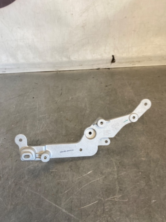Suport pompă apă Volvo xc40 xc60 xc90 2015-2025 31493256