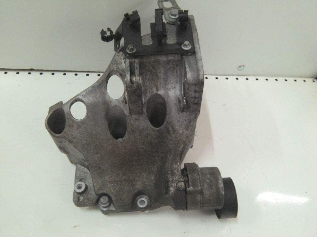 Suport pompa inalta Opel Astra H, Zafira B 1.9 CDTI / Z19DTL Cod 55187918