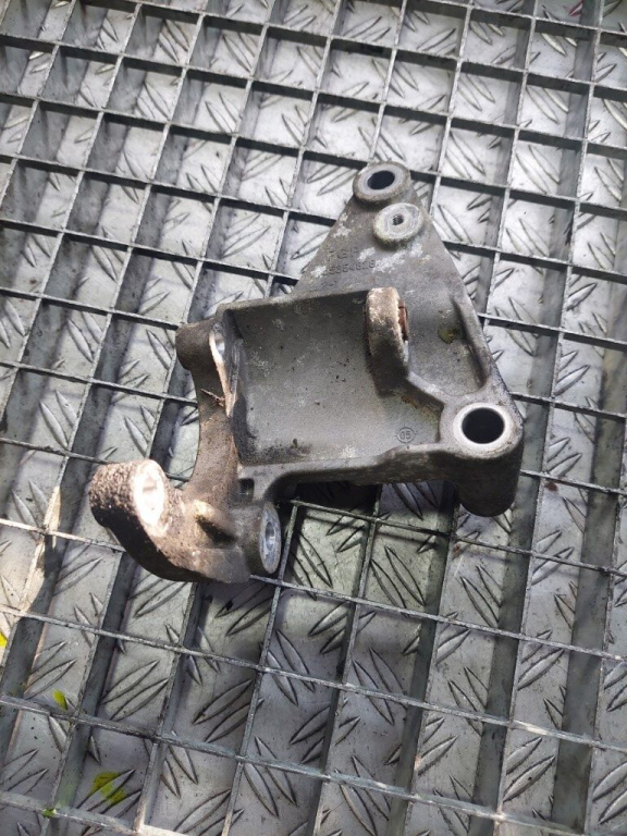 Suport pompa servodirectie Saab Opel 2.8 V6 cod 55354828