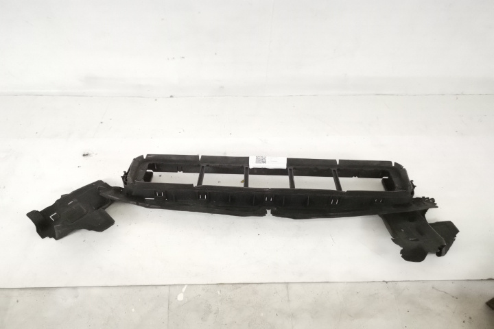 Suport Radiator Inferior Original In Stare Buna AMG Mercedes-Benz E-Class W213/S213/C238/A238 2016 2017 2018 2019 2020 Mercedes-Benz E-Class W213/S213/C238/A238 2016 2017 2018 2019 2020