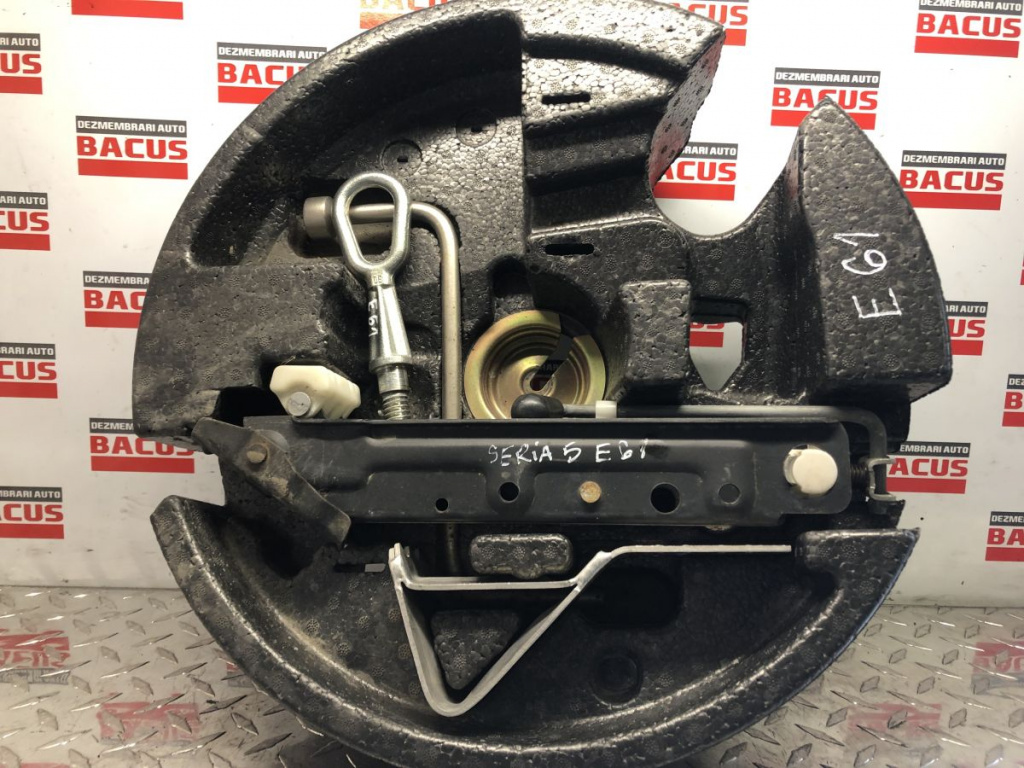 Suport Roata Rezerva cu cric, cheie, cui tractare BMW E60 / E 61 - 7111 6758781-03