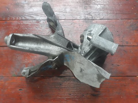 Suport tampon motor dreapta Audi A4 B8 Sedan 2.0 TDI motor CAG an 2008 2009 2010 2011 2012