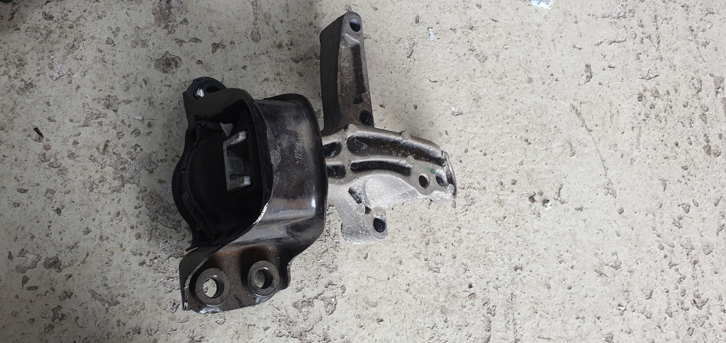 Suport tampon motor dreapta Nissan Qashqai J11 1.5 DCI 2014 2015 2016 2017 2018