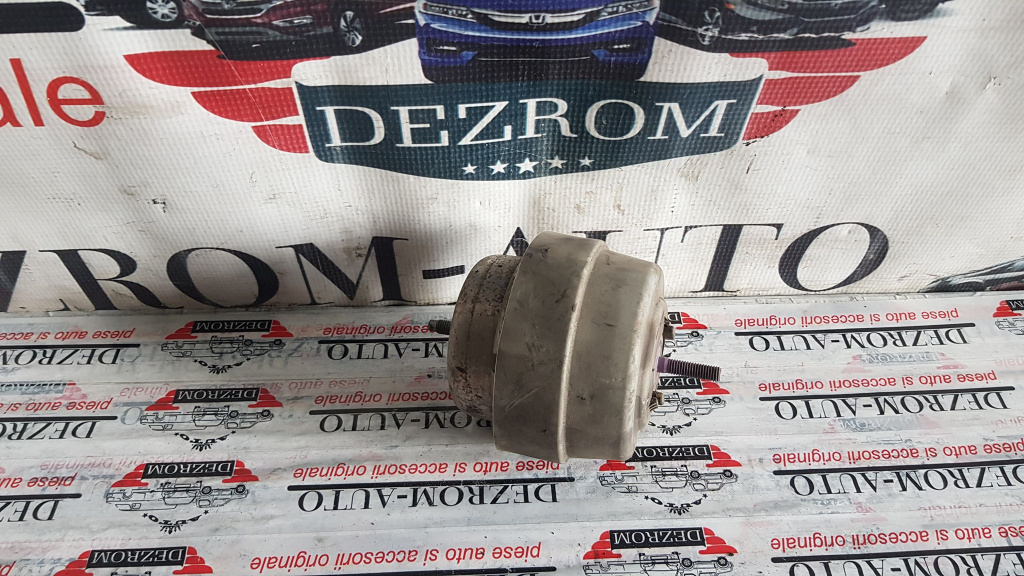 Suport / Tampon motor dreapta Seat Exeo 2.0 TDi 143 cai motor CAGA cod piesa : 8E0199382AG