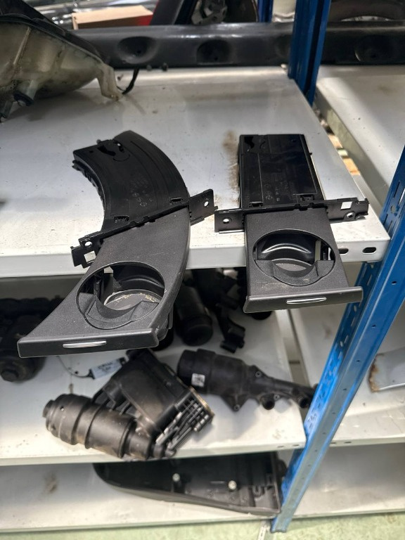 Suporti pahare Bmw Seria 3 E90 Sedan 330xd 0cp M57N2(VD91) 9187060