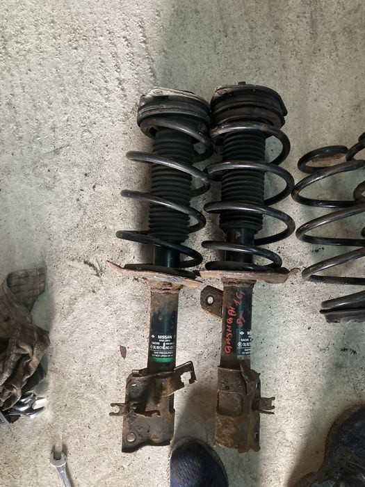 Suspensie Nissan Qashqai 1.6 Arcuri telescoape amortizoare fata spate