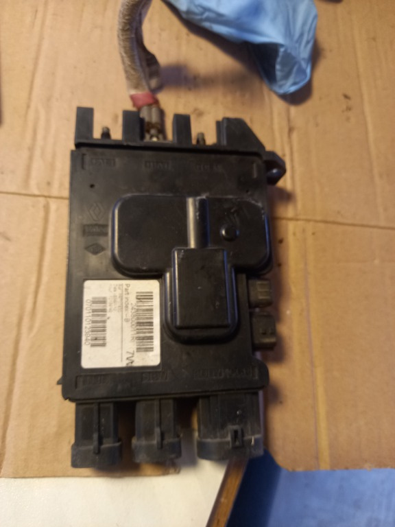 Tablou sigurante baterie Renault Megane 3 Scenic 3 cod produs:243800011R