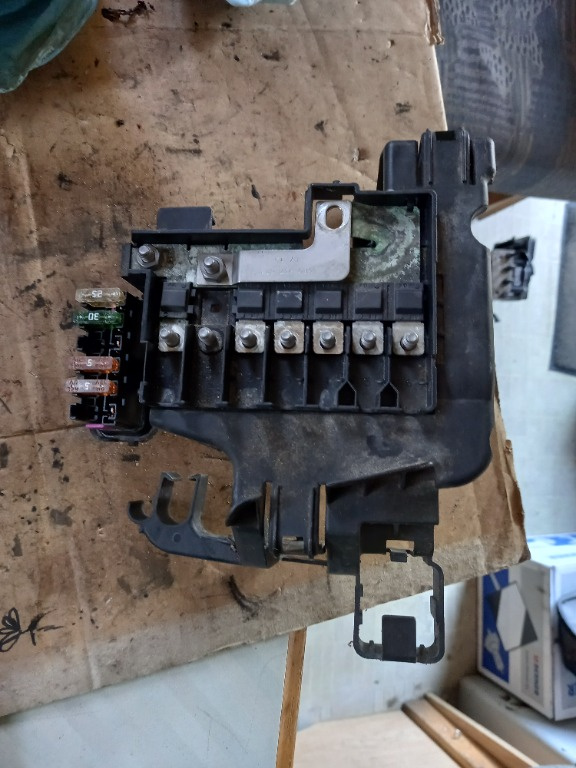 Tablou sigurante baterie VW Polo 1.2 B cod produs:6R0915345E/6R0 915 345 E