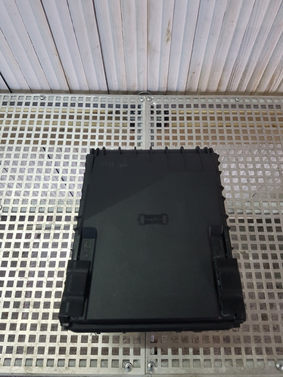Tablou sigurante motor OEM 3C0937125