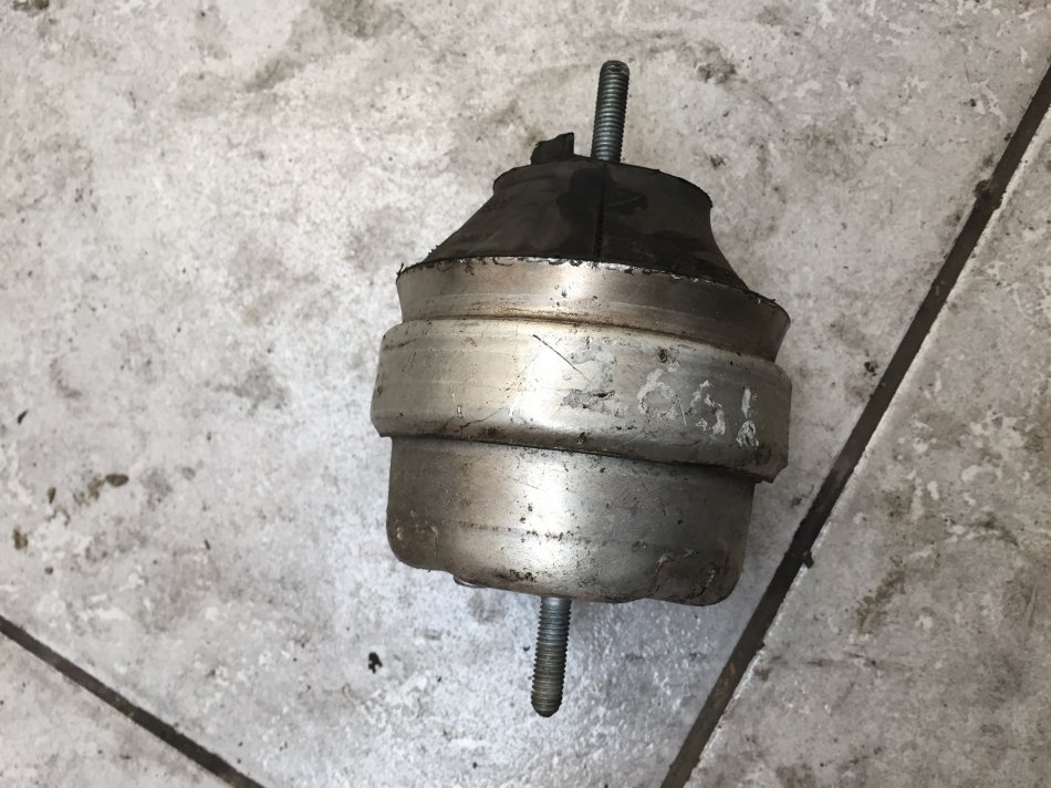 Tampon Motor AUdi A4/ VW Volkswagen Passat B5 3Bg 
