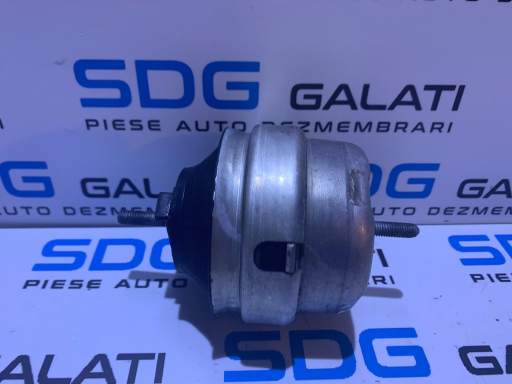 Tampon Motor Dreapta / Hidrolagar Audi A4 B5 1.8 ADP 1997 - 2001 Cod: 8D0199382M / 8D0199379J
